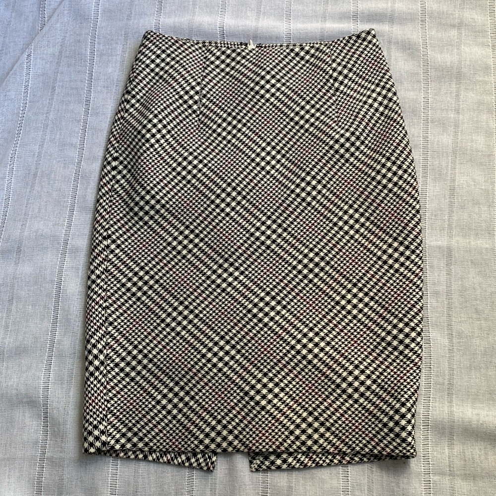 White House Black Market houndstooth pencil skirt.